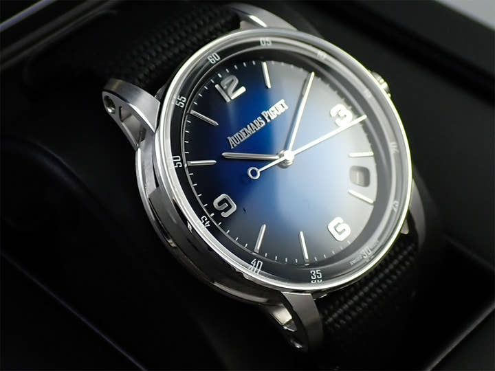 オーデマピゲ CODE 11.59 バイ オーデマ ピゲ Ref.15210BC.OO.A002KB.01 ホワイトゴールド スモークブルーラッカー文字盤