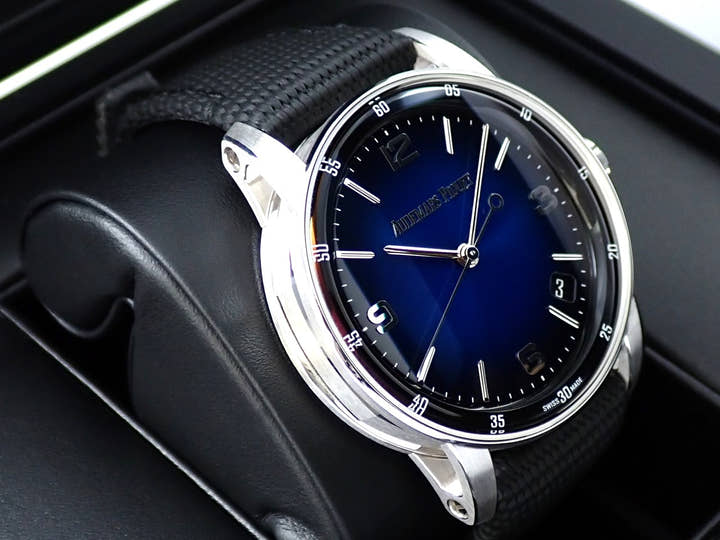 オーデマピゲ CODE 11.59 バイ オーデマ ピゲ Ref.15210BC.OO.A002KB.01 ホワイトゴールド スモークブルーラッカー文字盤