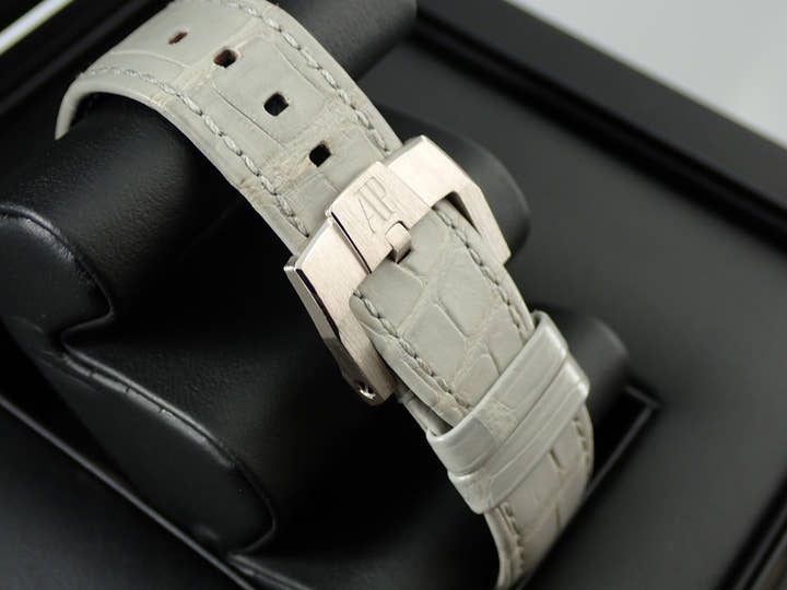 オーデマピゲ CODE 11.59 バイ オーデマ ピゲ クロノグラフ Ref.26393CR.OO.A009CR.01 ホワイトゴールド/ピンクゴールド シルバー文字盤