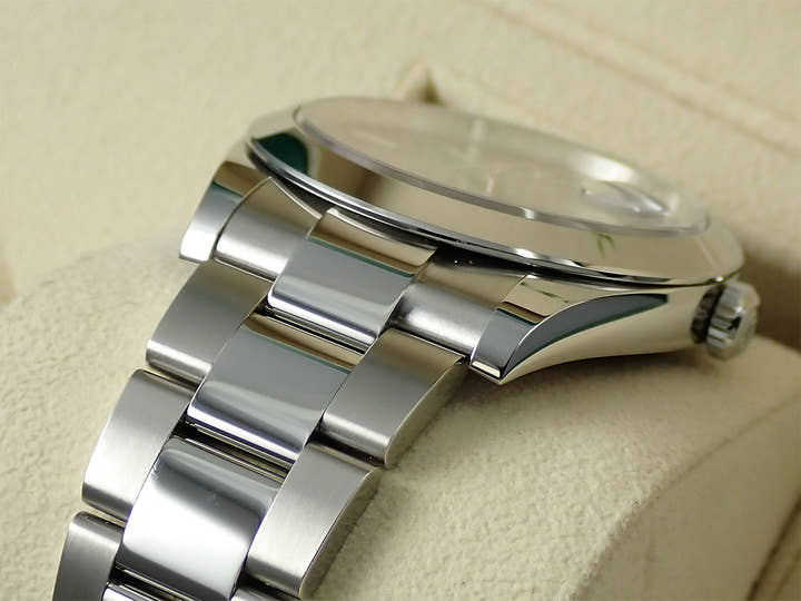 ロレックス デイトジャスト41 Ref.126300 ステンレススチール スレートローマン文字盤 オイスターブレスレット