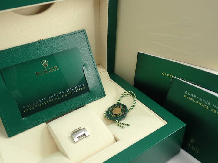 ロレックス デイトジャスト41 Ref.126334 ステンレススチール/ホワイトゴールド スレートローマン文字盤 オイスターブレスレット