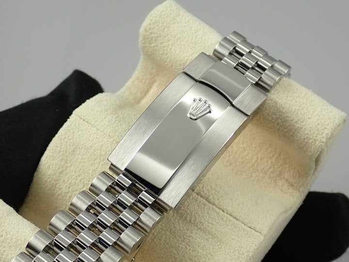 ロレックス デイトジャスト Ref.126300 ブルー文字盤 未使用 datejust-210 ジュビリーブレスレット