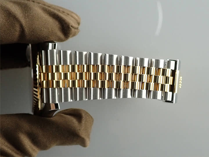 ロレックス デイトジャスト41 Ref.126333 ステンレススチール/イエローゴールド ブラック文字盤 ジュビリーブレスレット 中古 ZXLH9Z6H