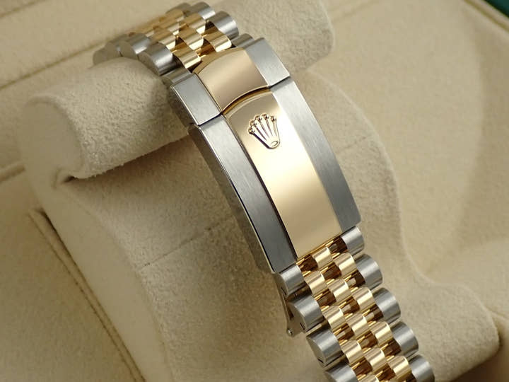 ロレックス デイトジャスト41 Ref.126333 ステンレススチール/イエローゴールド スレートローマン文字盤 ジュビリーブレスレット 未使用 3FAPU089