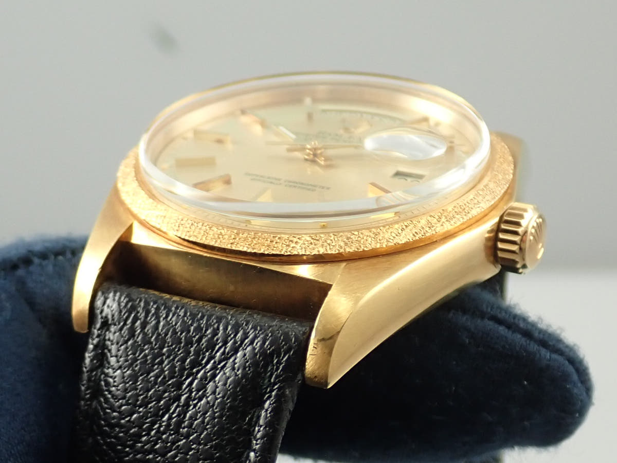 ロレックス デイデイト Ref.1811 シャンパン文字盤 中古 T6WJ3UTR