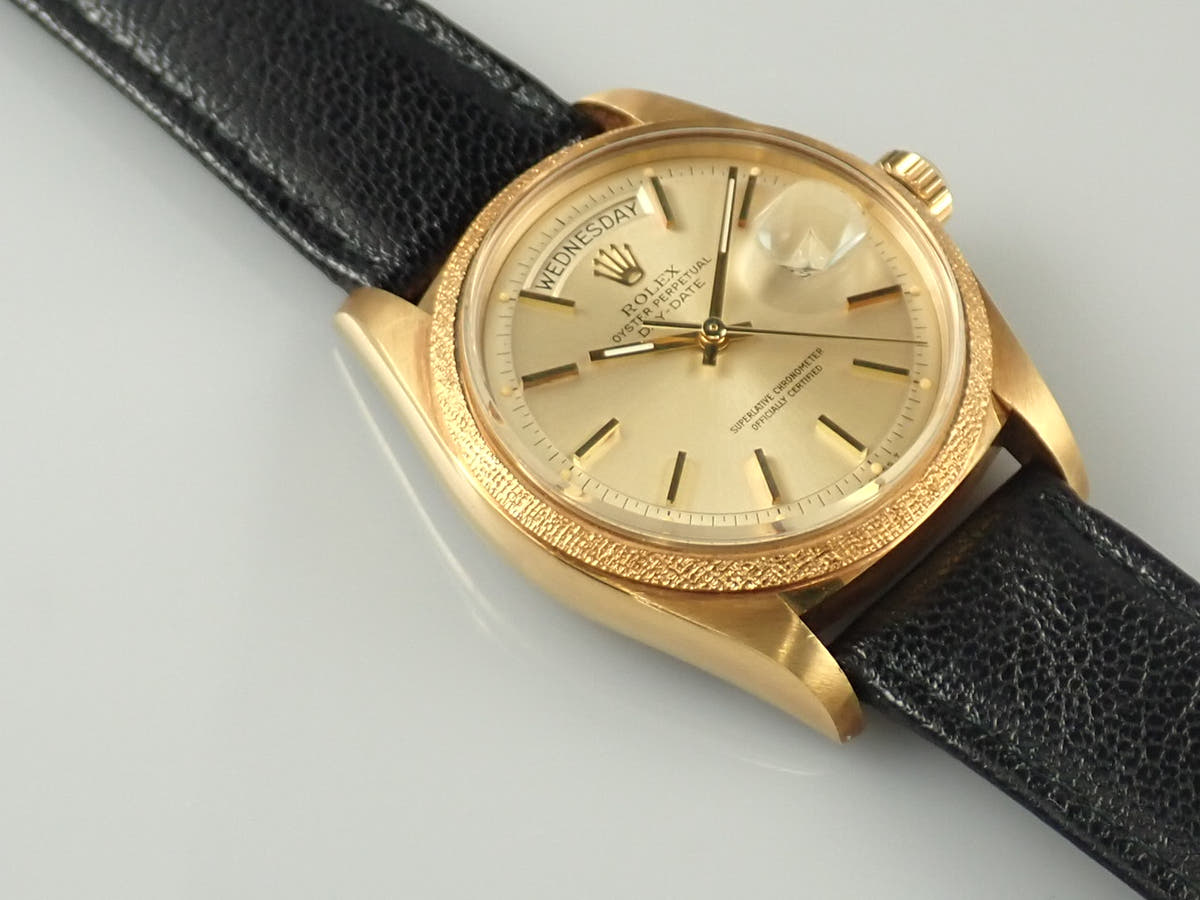 ロレックス デイデイト Ref.1811 シャンパン文字盤 中古 T6WJ3UTR