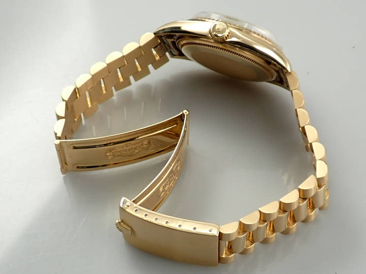 Rolex Day-Date 36 Ref. 1803 Yellow Gold Champagne Dial Pre-owned A25UVHHT