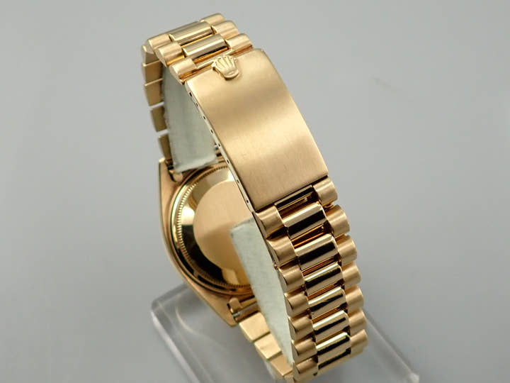 Rolex Day-Date 36 Ref. 1803 Yellow Gold Champagne Dial Pre-owned A25UVHHT