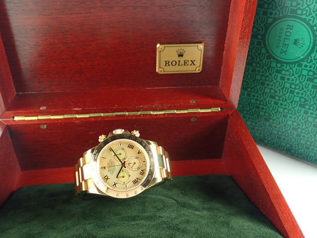 Rolex Daytona Yellow Shell Roman P serial