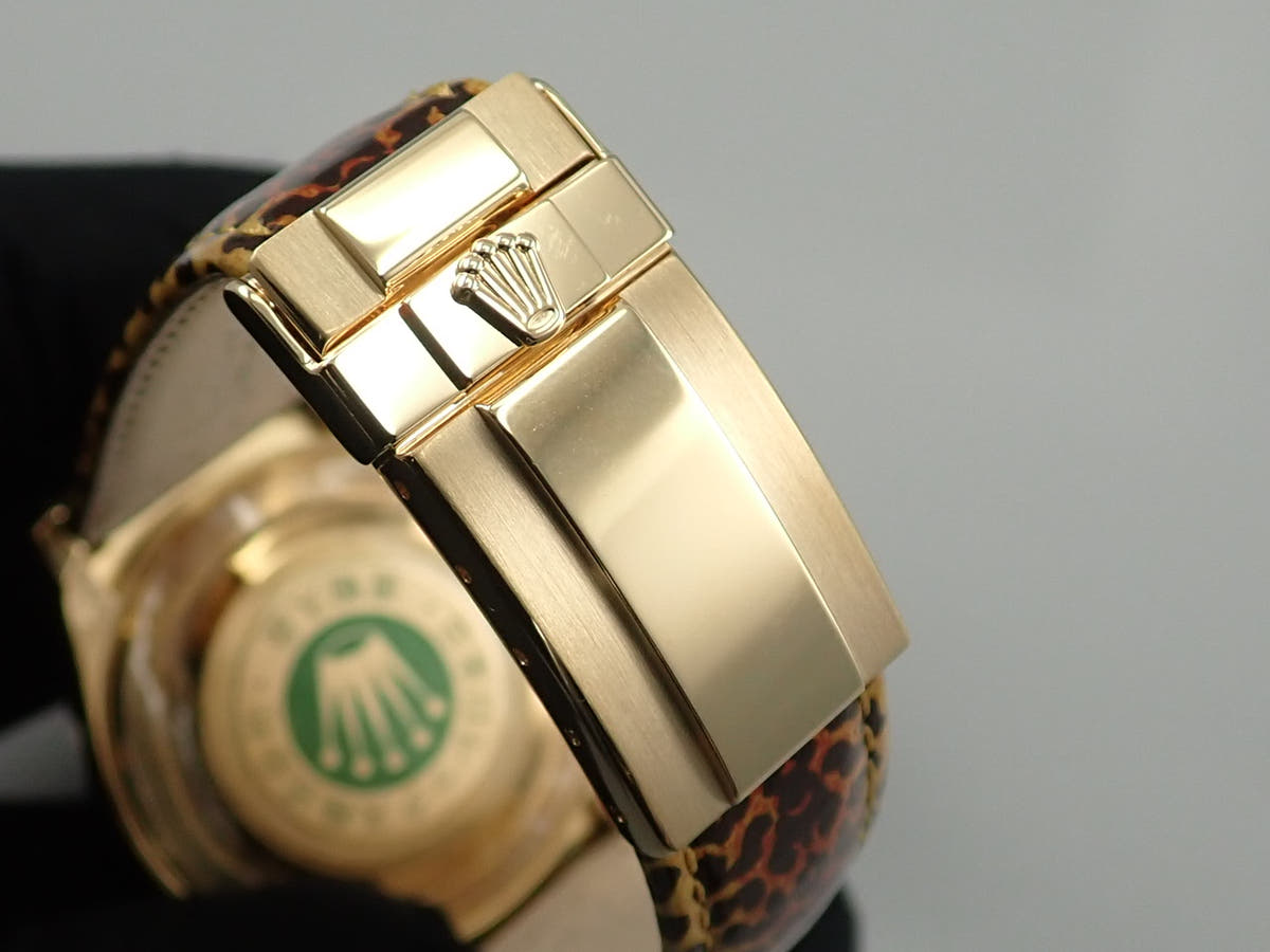 ロレックス デイトナ Ref.116598SACO レパード8Pダイヤ文字盤 中古 M7086882