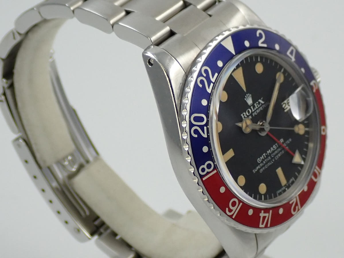 ロレックス GMTマスター Ref.1675 ブラック文字盤 中古 JF210574