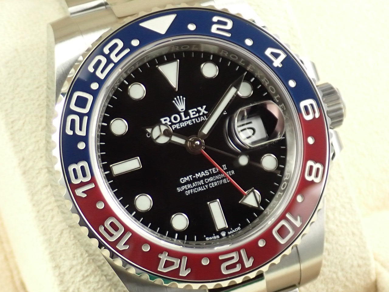 Rolex GMT Master Red and Blue Bezel &lt;&lt;New warranty, box, etc.&gt;&gt;