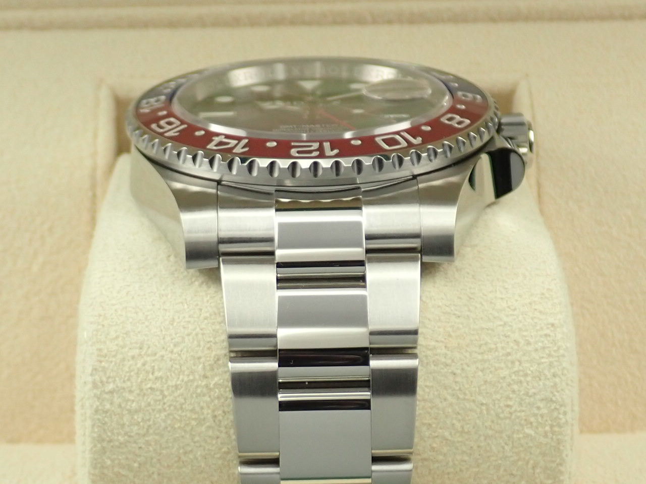 Rolex GMT Master Red and Blue Bezel &lt;&lt;New warranty, box, etc.&gt;&gt;