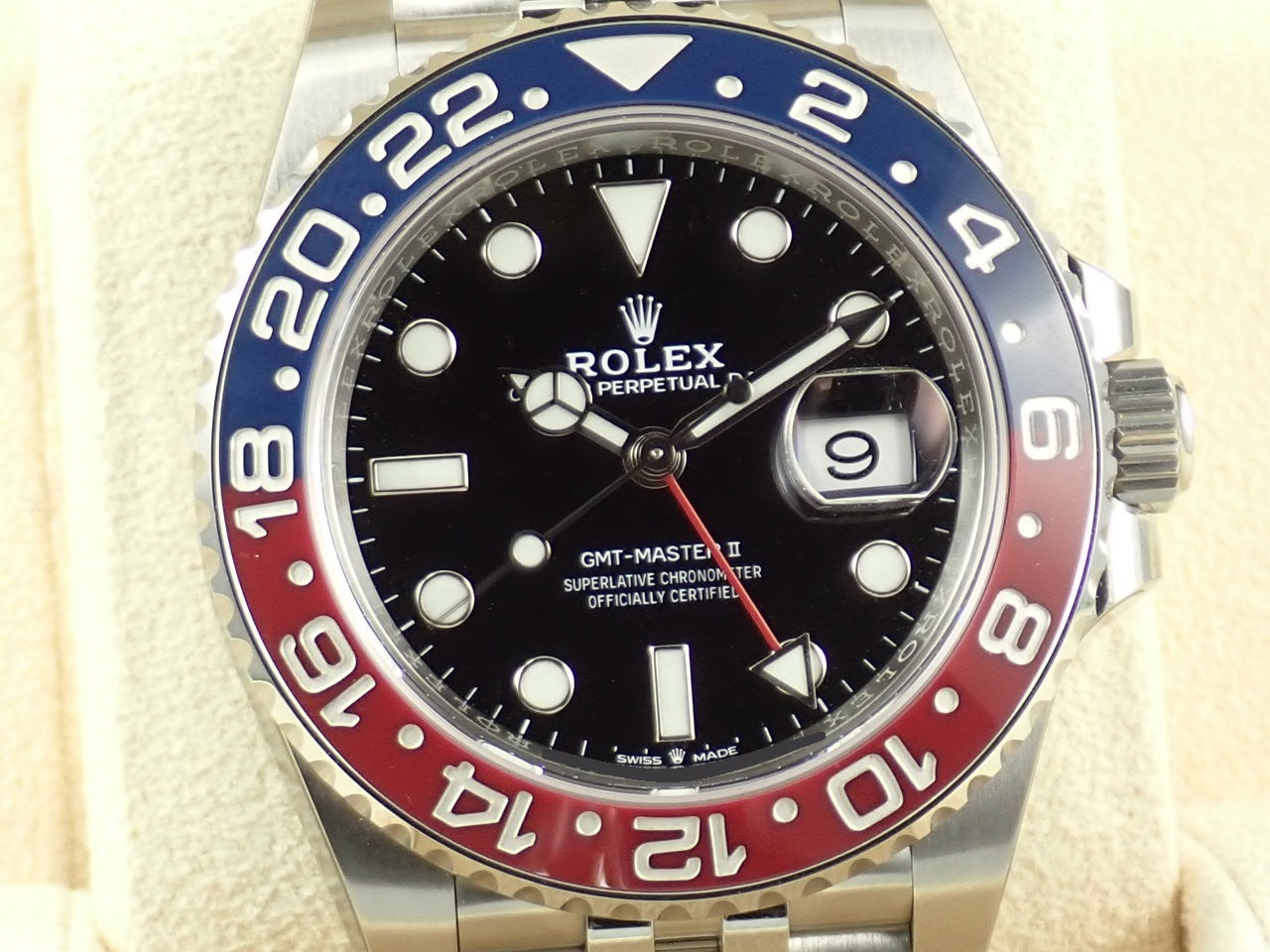 Rolex GMT Master Red and Blue Bezel &lt;&lt;New warranty, box, etc.&gt;&gt;