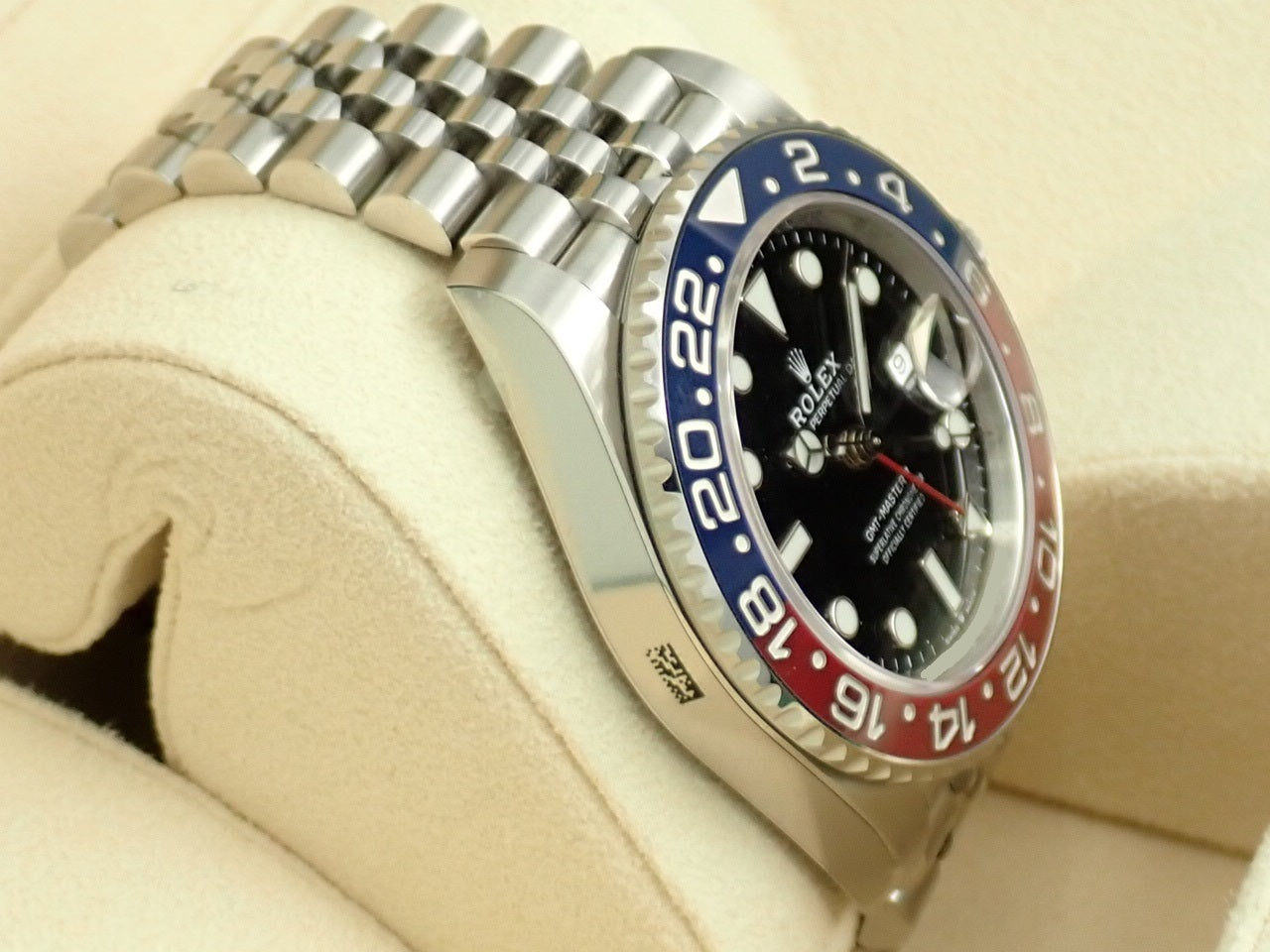 Rolex GMT Master Red and Blue Bezel &lt;&lt;New warranty, box, etc.&gt;&gt;