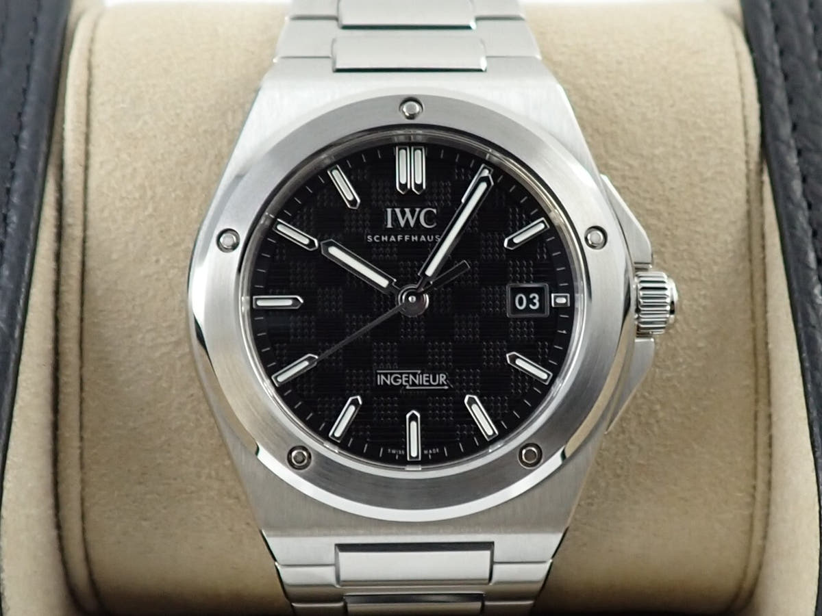 IWC インヂュニア オートマティック 40 Ref.IW328901 ブラック文字盤 極美品 WRC1S112