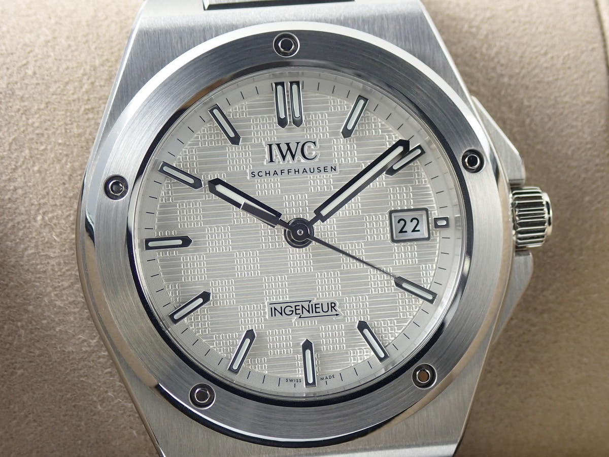 IWC インヂュニア オートマティック 40 Ref.IW328902 ホワイト文字盤 未使用 6JWFK423