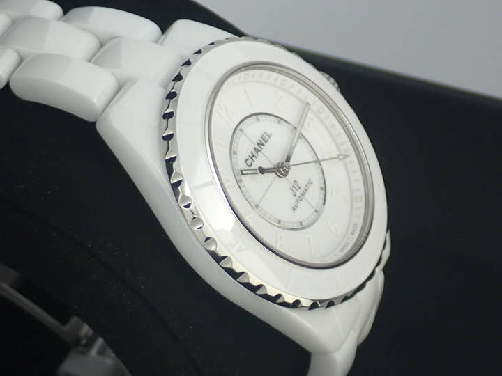 シャネル J12 Ref.H6186 ホワイトラッカー文字盤 中古 j12-5
