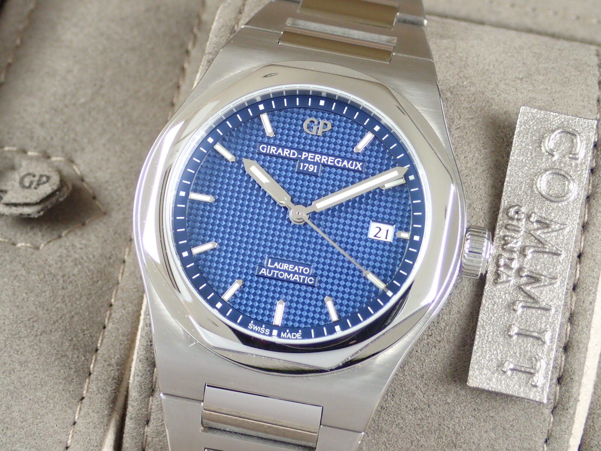 Girard-Perregaux Laureato 225th Anniversary Model Ref.81000-11-431-11A