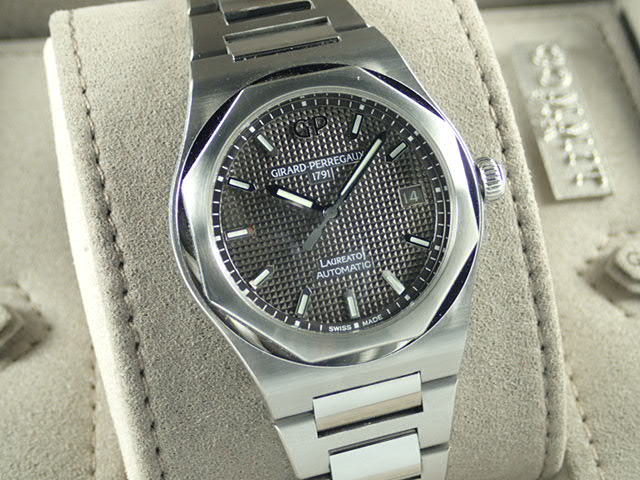 Girard-Perregaux Laureato