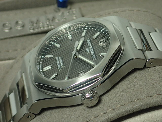 Girard-Perregaux Laureato