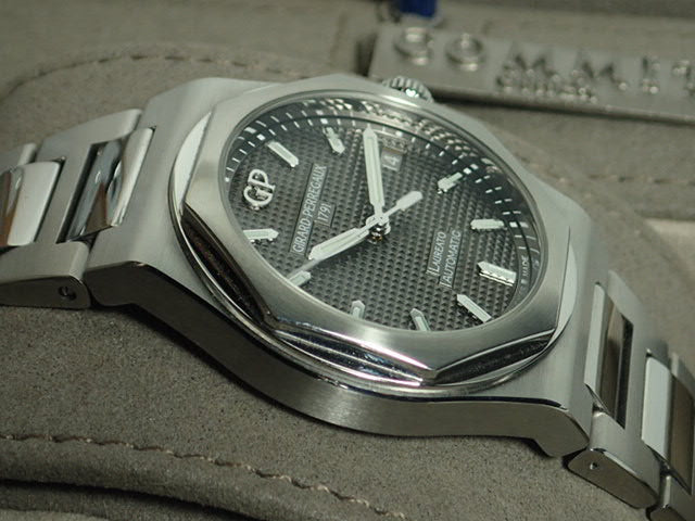 Girard-Perregaux Laureato