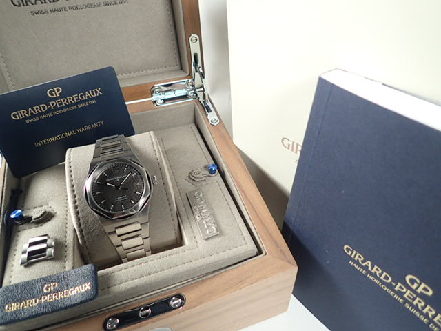 Girard-Perregaux Laureato