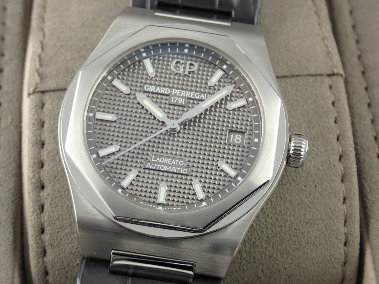 Girard-Perregaux Laureato