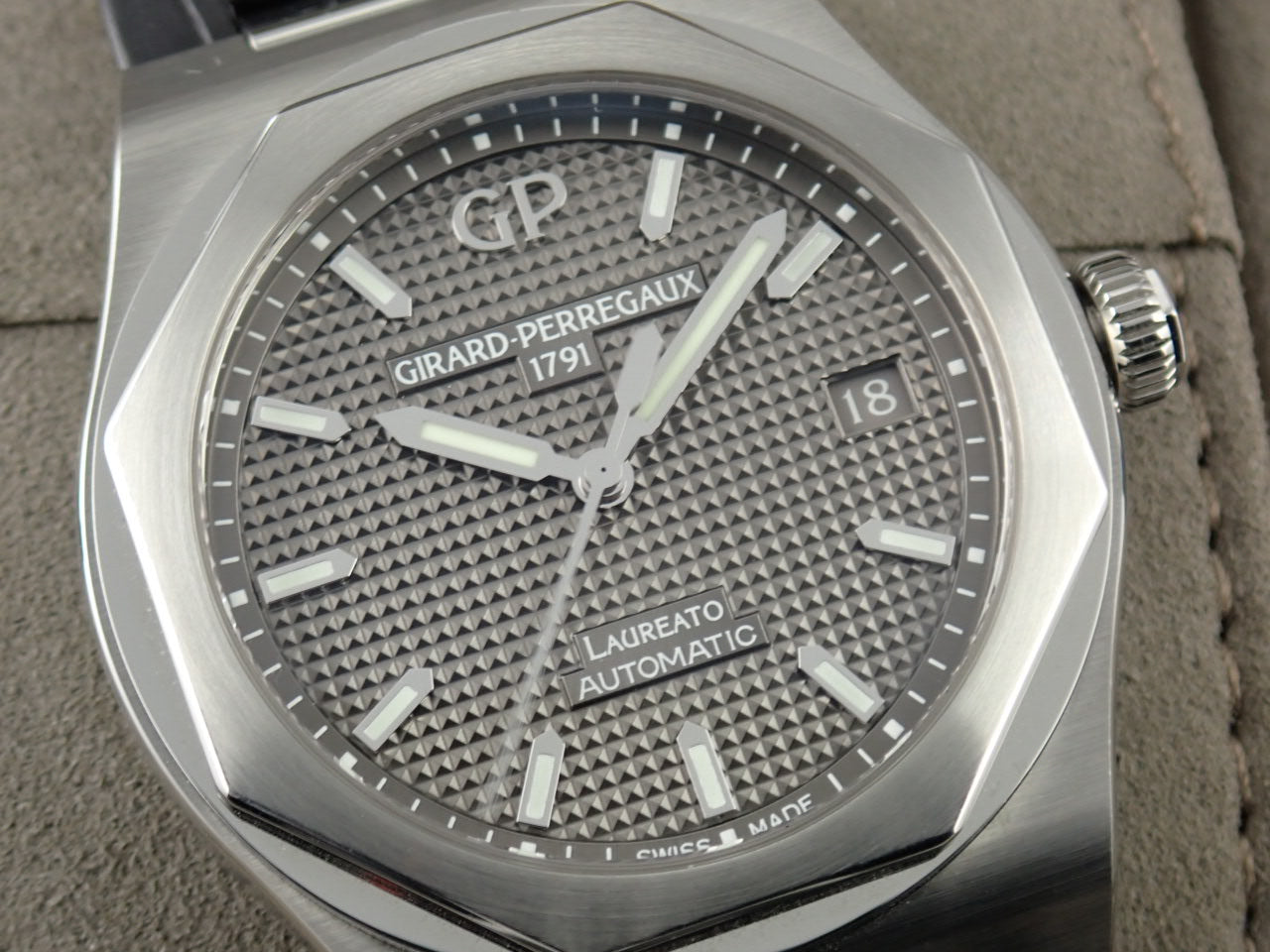 Girard-Perregaux Laureato