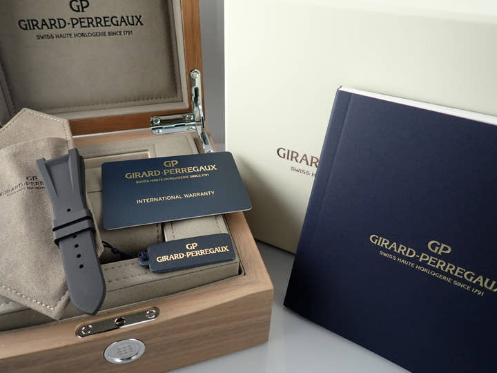 Girard-Perregaux Laureato Ref.81005-11-231-BB6A Grey Dial Used laureato-14