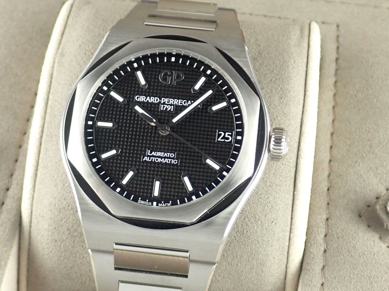 Girard-Perregaux Laureato Ref.81010-11-634-11A