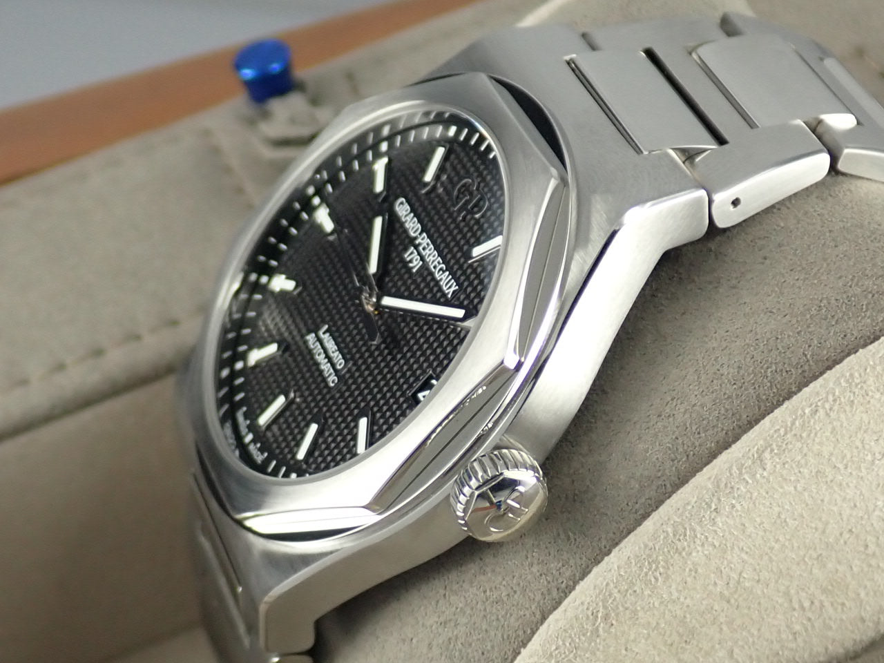 Girard-Perregaux Laureato Ref.81010-11-634-11A