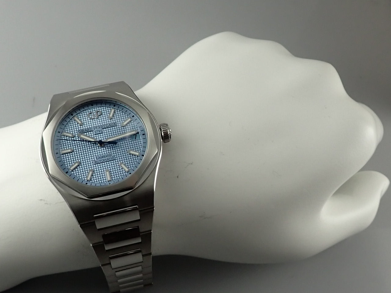 Girard-Perregaux Laureato Japan Limited Glacier 50 pieces limited edition [Excellent condition] &lt;Warranty, box, etc.&gt;