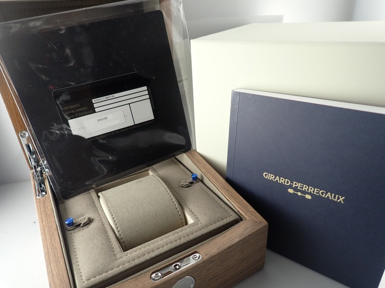 Girard-Perregaux Laureato Japan Limited Glacier 50 pieces limited edition [Excellent condition] &lt;Warranty, box, etc.&gt;