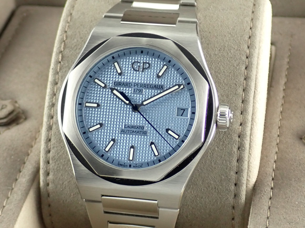 Girard-Perregaux Laureato Japan Limited Glacier 50 pieces limited edition [Excellent condition] &lt;Warranty, box, etc.&gt;