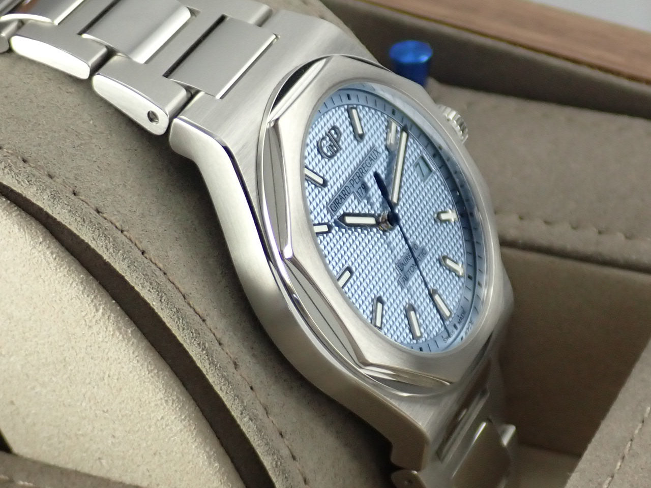 Girard-Perregaux Laureato Japan Limited Glacier 50 pieces limited edition [Excellent condition] &lt;Warranty, box, etc.&gt;