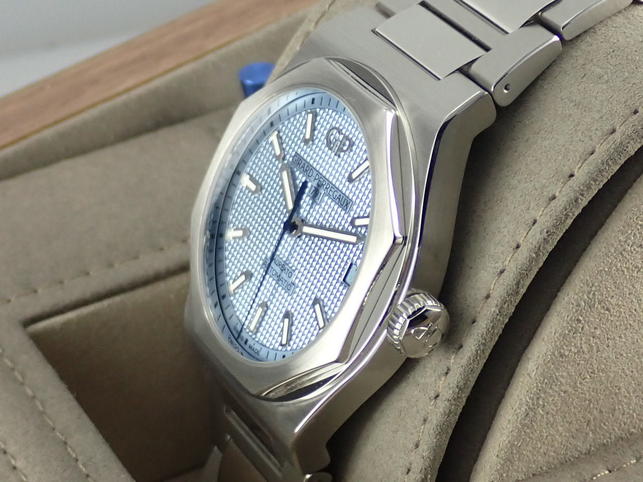 Girard-Perregaux Laureato Japan Limited Glacier 50 pieces limited edition [Excellent condition] &lt;Warranty, box, etc.&gt;