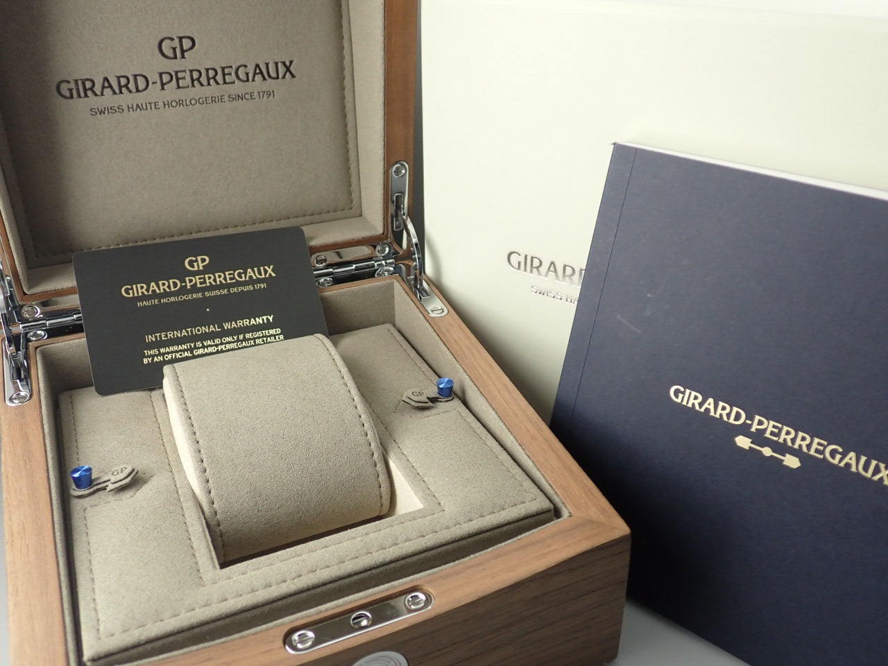 Girard-Perregaux Laureato Glacier Japan Limited &lt;Warranty, Box, etc.&gt;