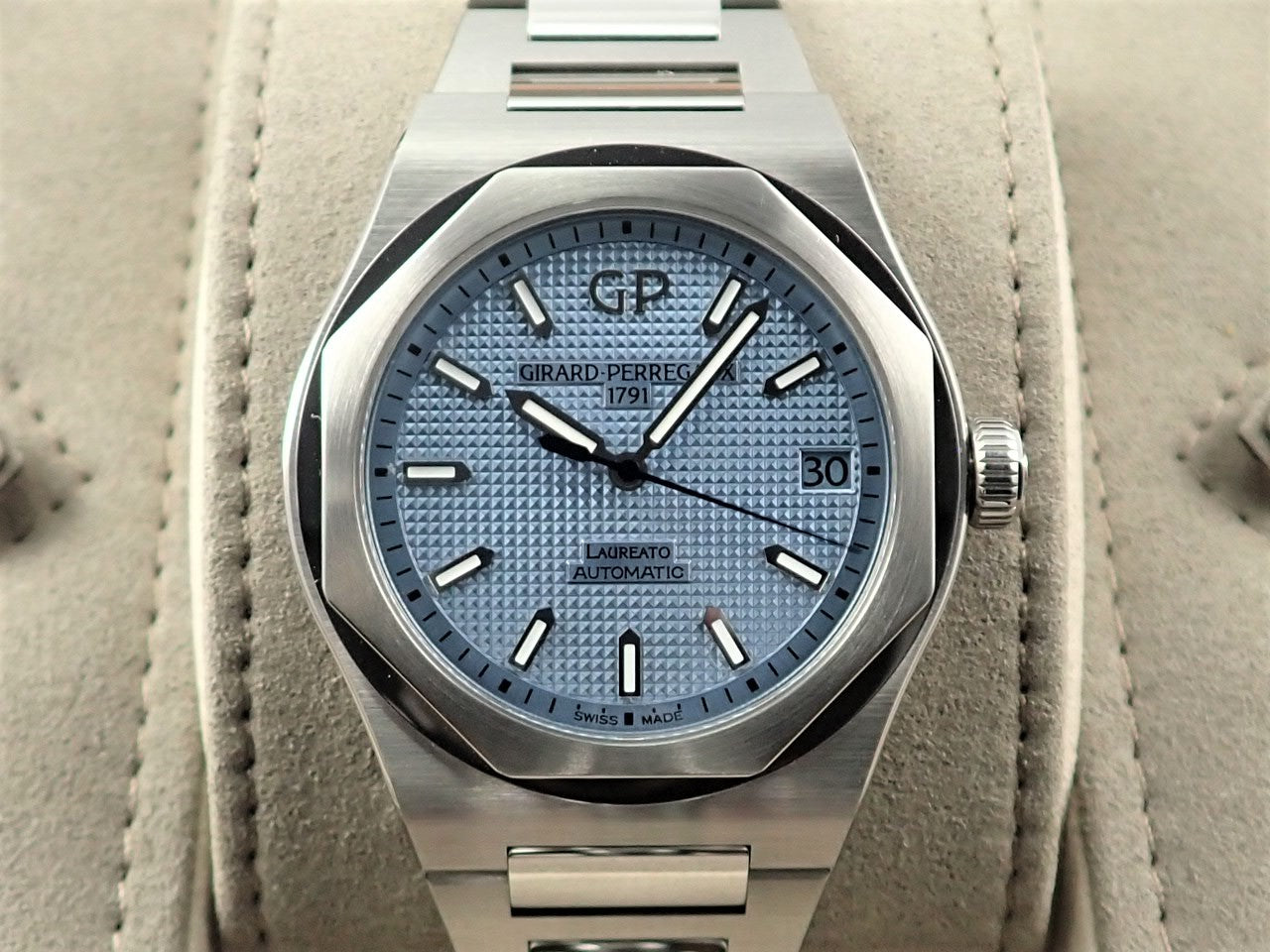 Girard-Perregaux Laureato Glacier Japan Limited &lt;Warranty, Box, etc.&gt;