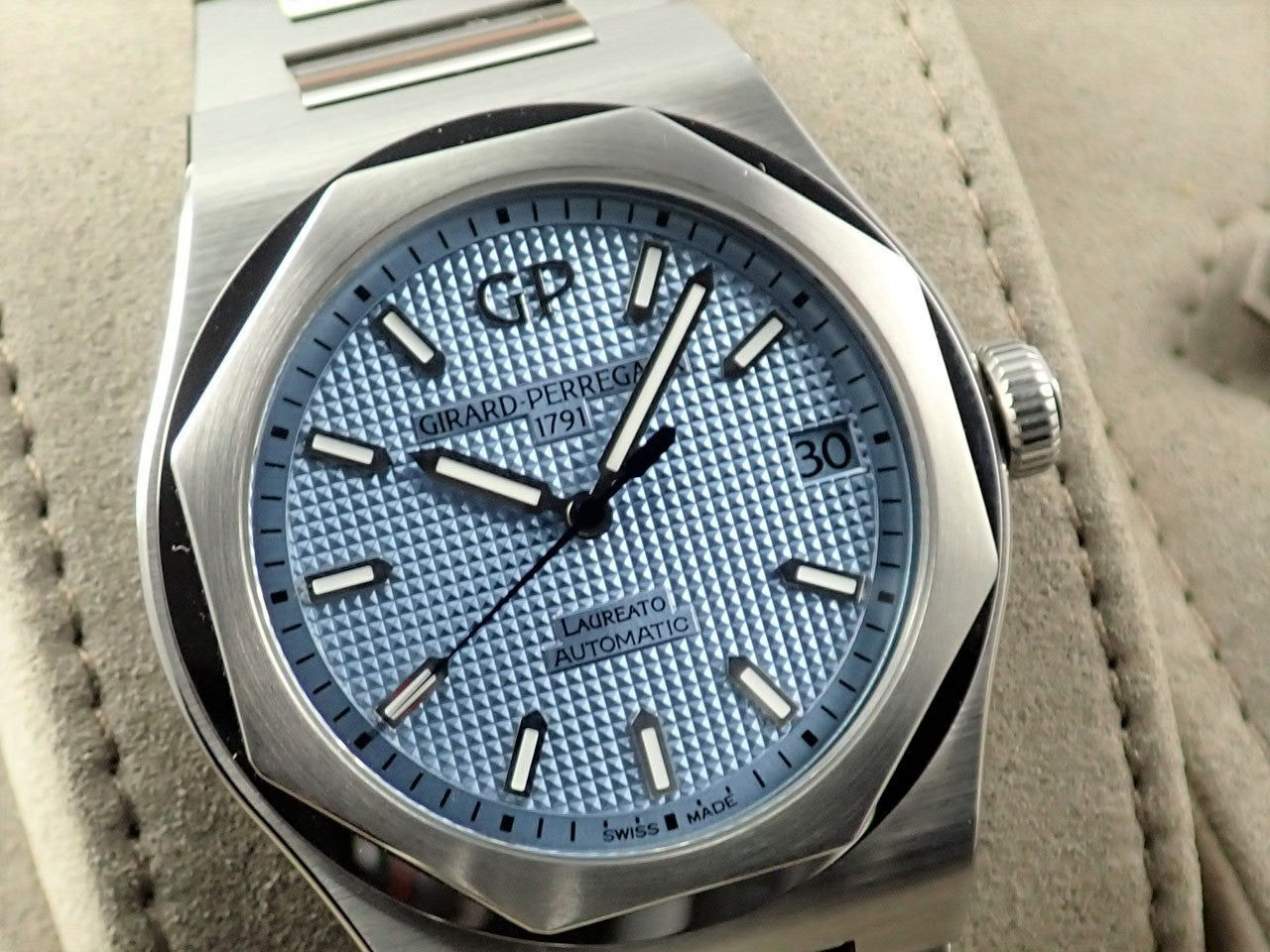 Girard-Perregaux Laureato Glacier Japan Limited &lt;Warranty, Box, etc.&gt;