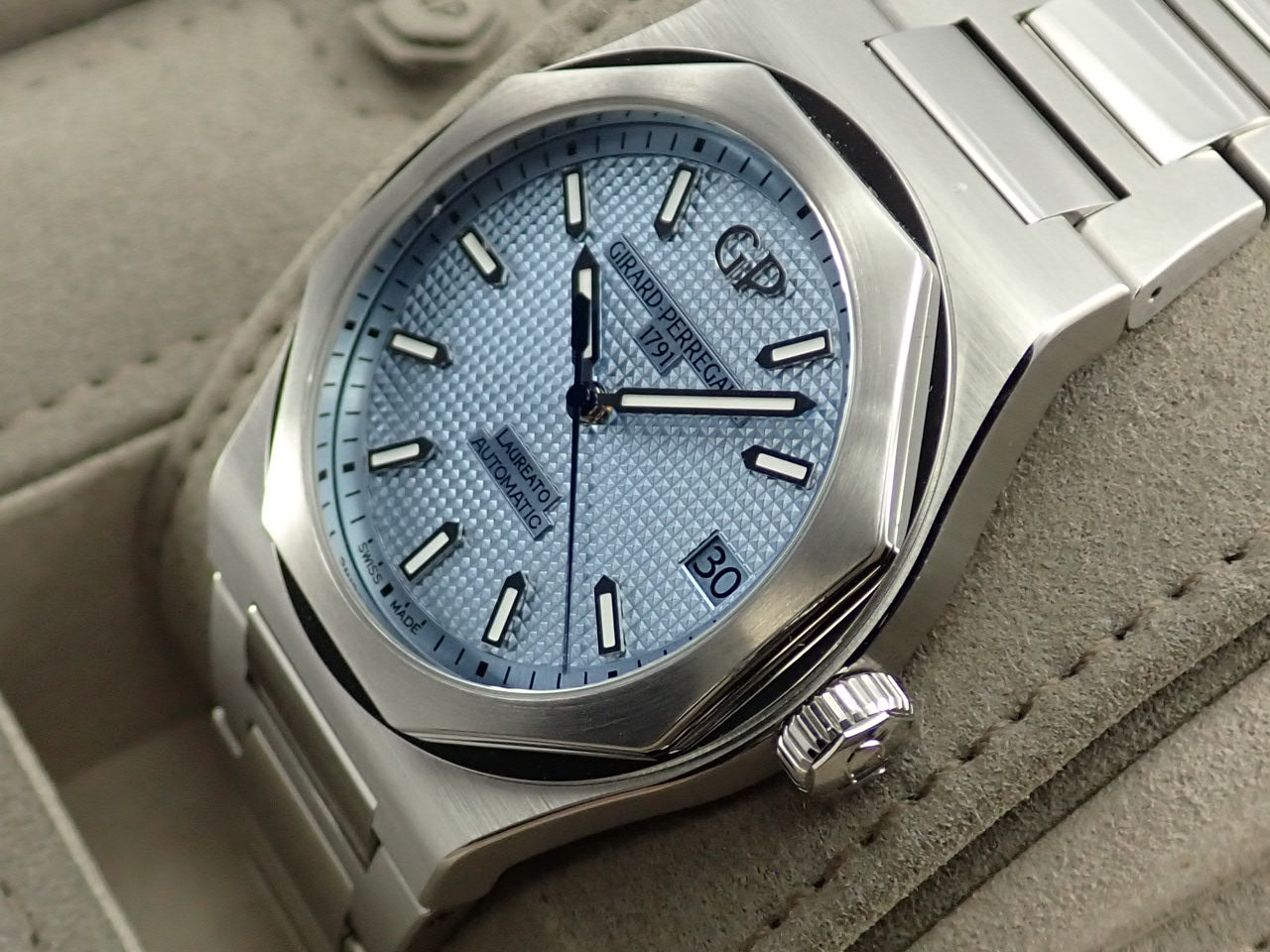 Girard-Perregaux Laureato Glacier Japan Limited &lt;Warranty, Box, etc.&gt;