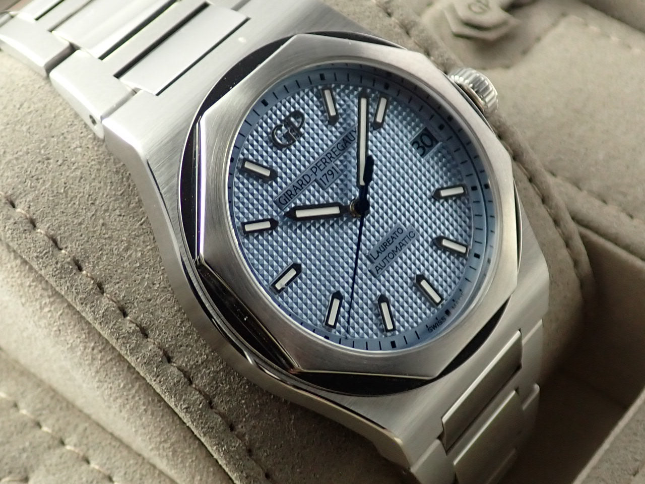 Girard-Perregaux Laureato Glacier Japan Limited &lt;Warranty, Box, etc.&gt;