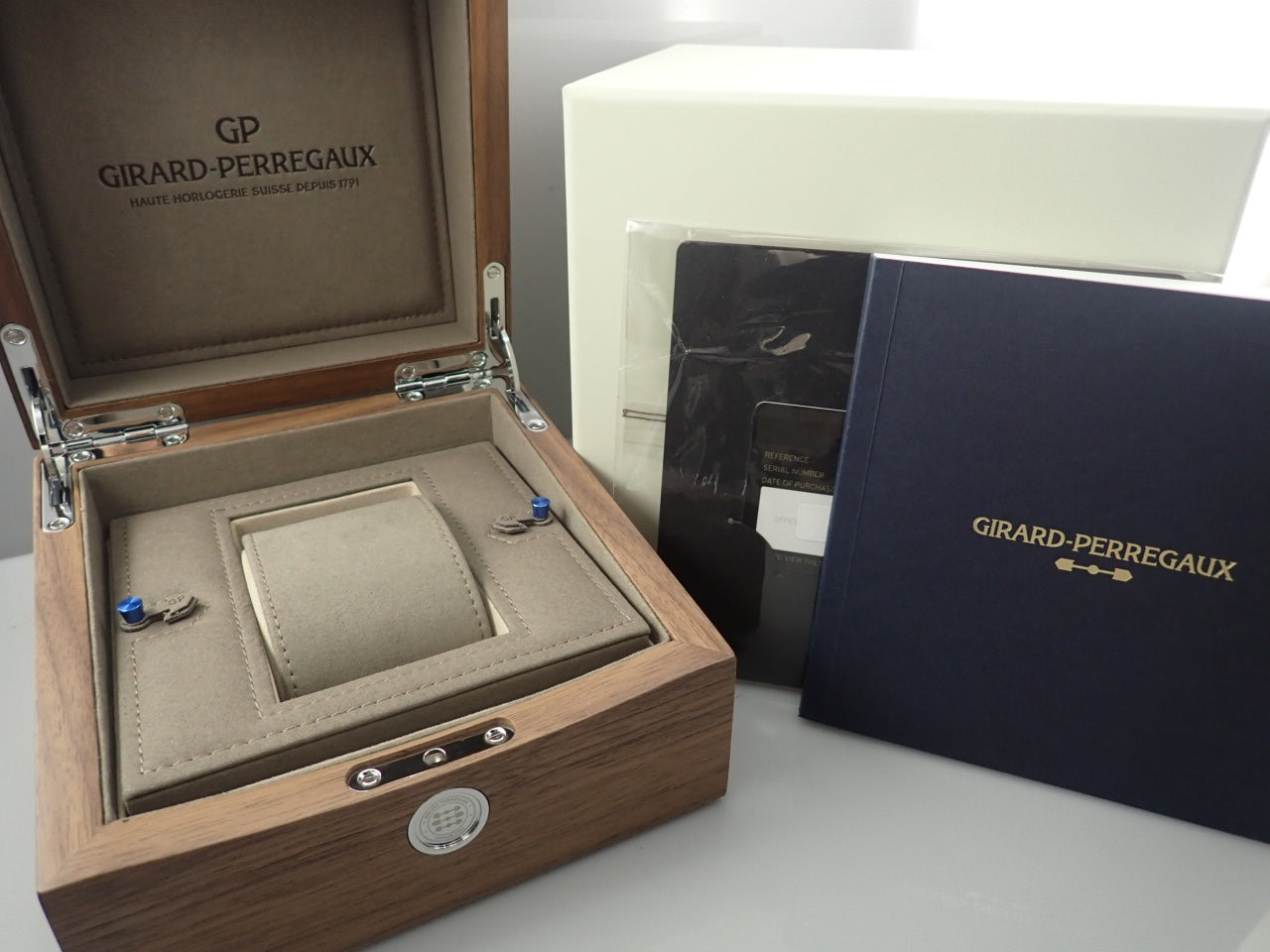 Girard-Perregaux Laureato Glacier Japan Limited &lt;Warranty, Box, etc.&gt;