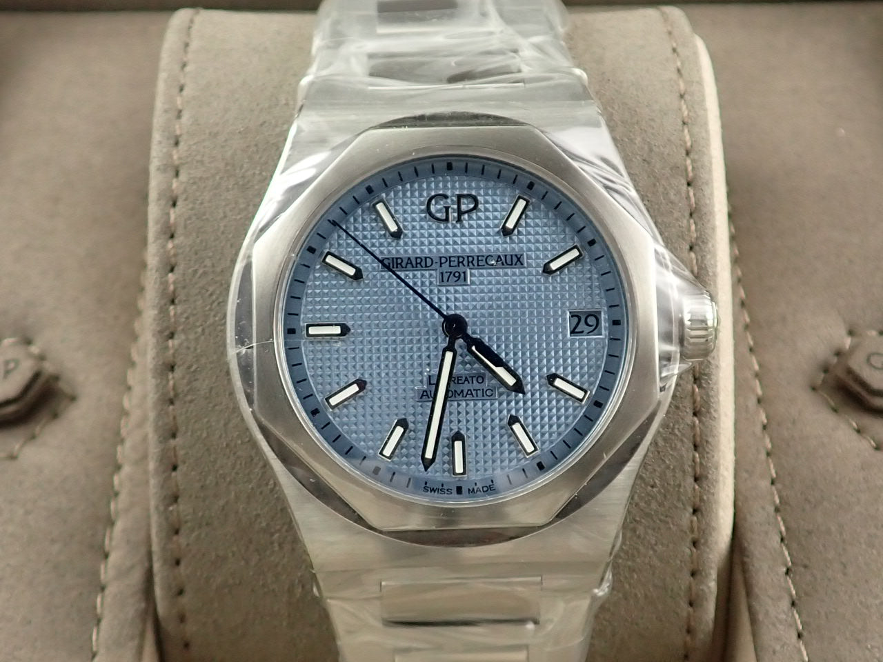 Girard-Perregaux Laureato Glacier Japan Limited &lt;Warranty, Box, etc.&gt;