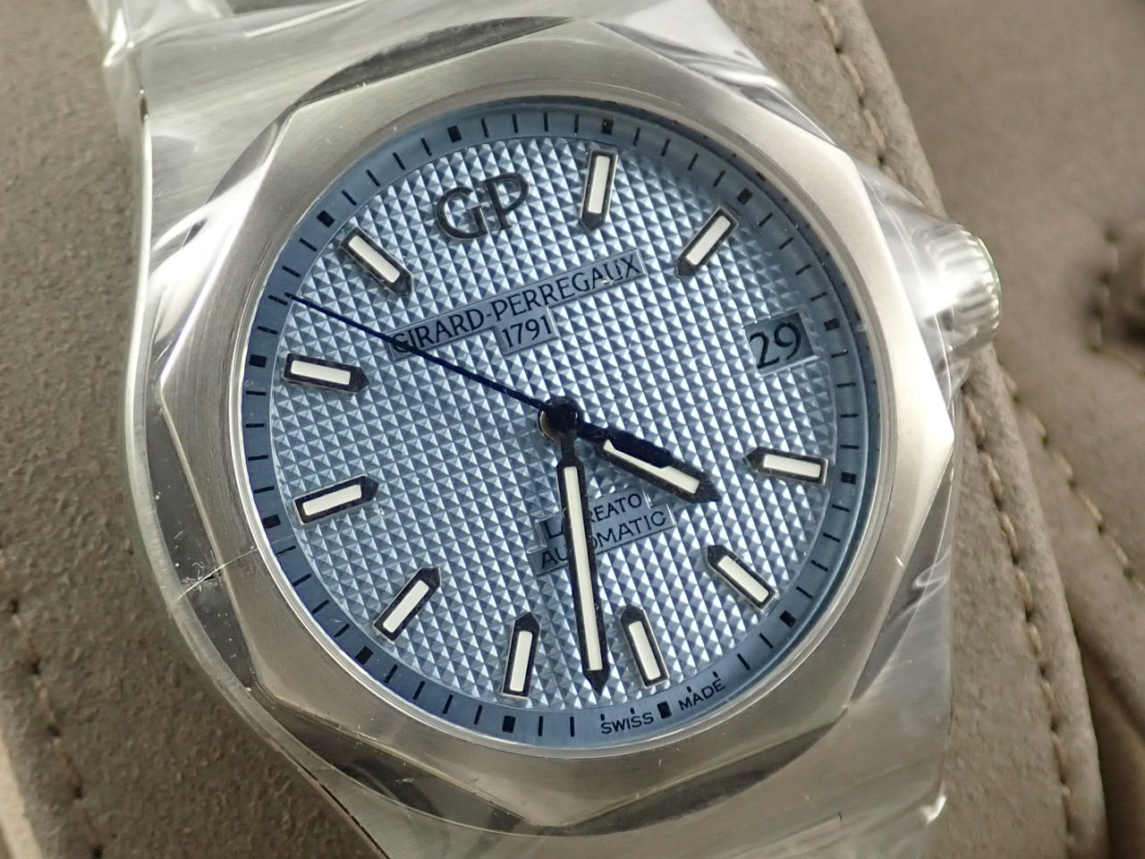 Girard-Perregaux Laureato Glacier Japan Limited &lt;Warranty, Box, etc.&gt;