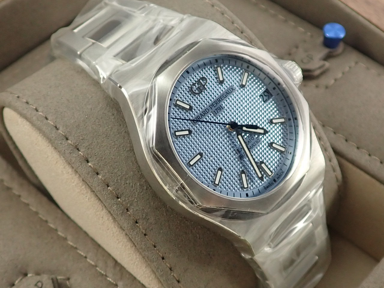 Girard-Perregaux Laureato Glacier Japan Limited &lt;Warranty, Box, etc.&gt;