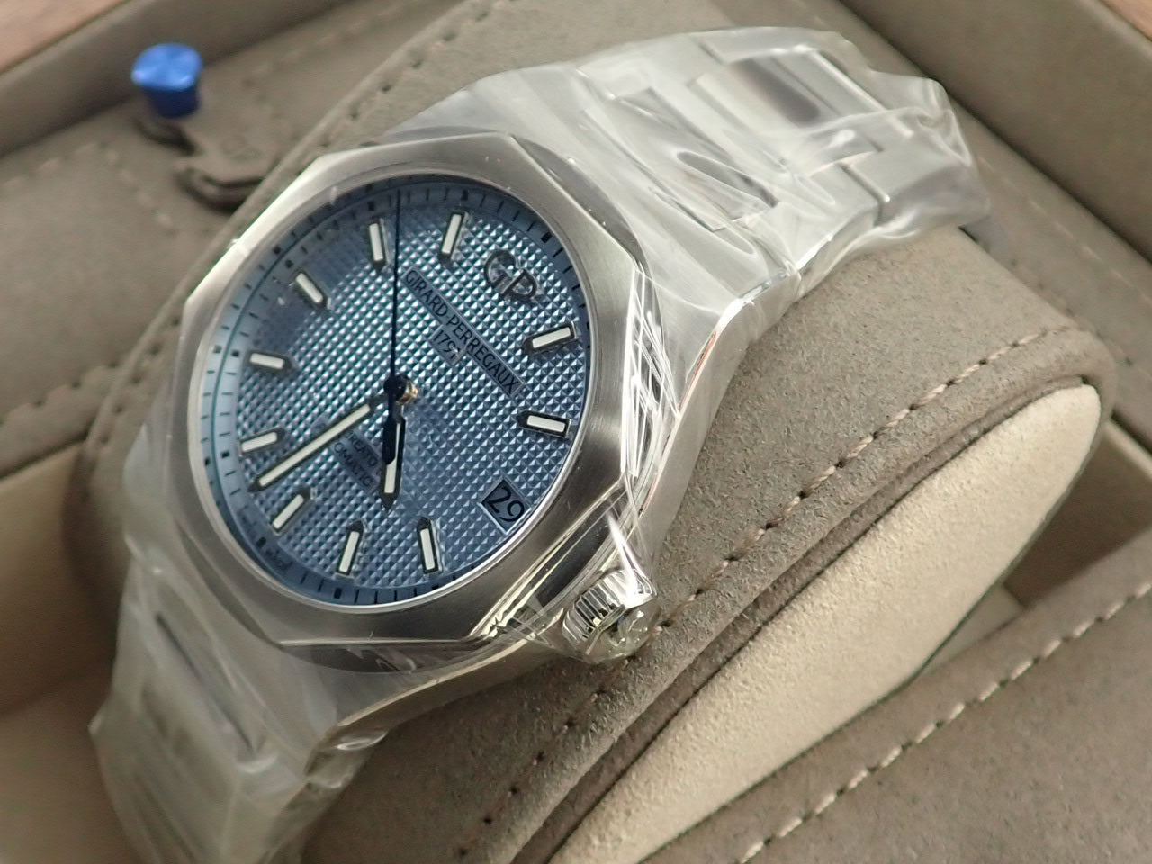 Girard-Perregaux Laureato Glacier Japan Limited &lt;Warranty, Box, etc.&gt;