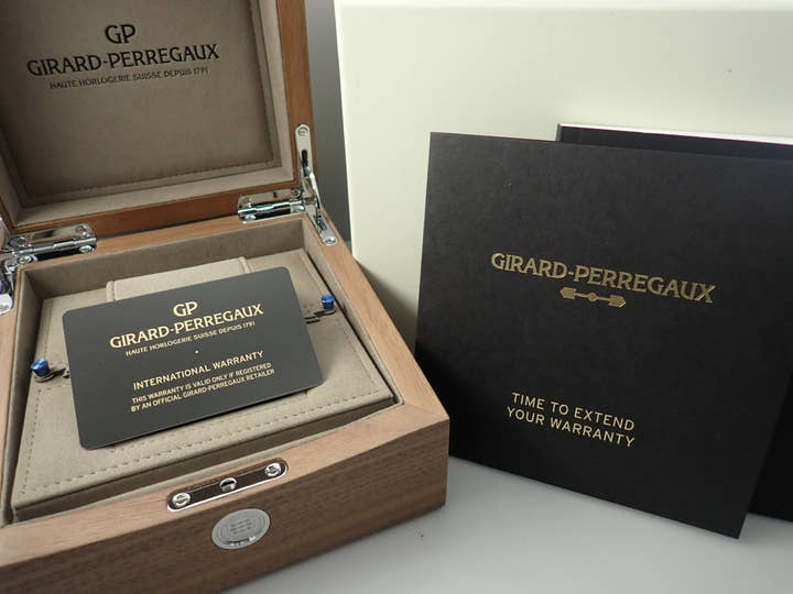 Girard-Perregaux Laureato Ref. 81010-11-635-11A Black Dial Used CKY55X21