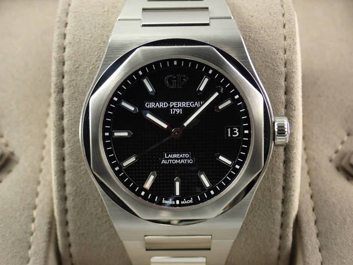 Girard-Perregaux Laureato Ref. 81010-11-635-11A Black Dial Used CKY55X21