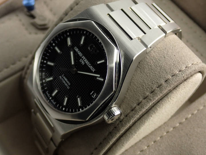 Girard-Perregaux Laureato Ref. 81010-11-635-11A Black Dial Used CKY55X21
